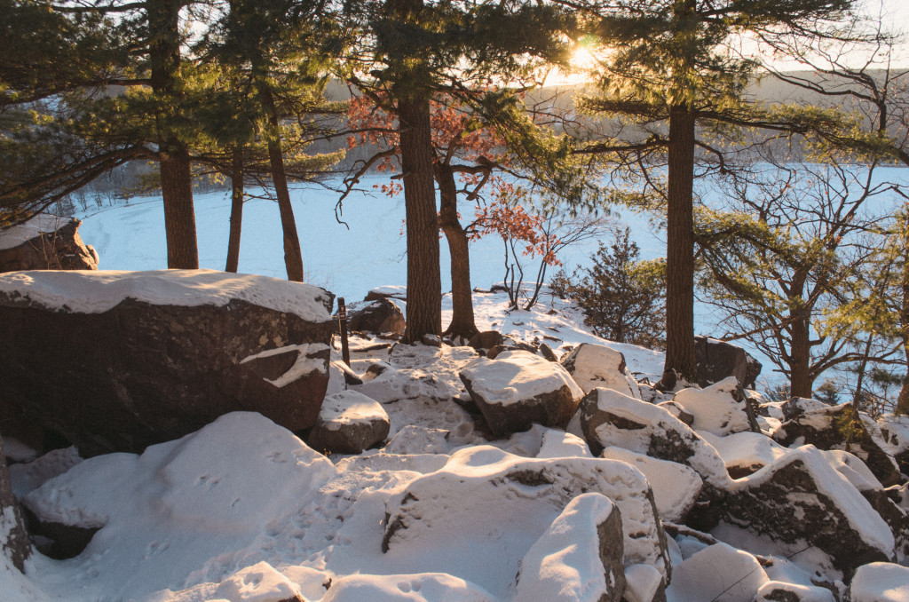 Winter calm on the balanced rock trail